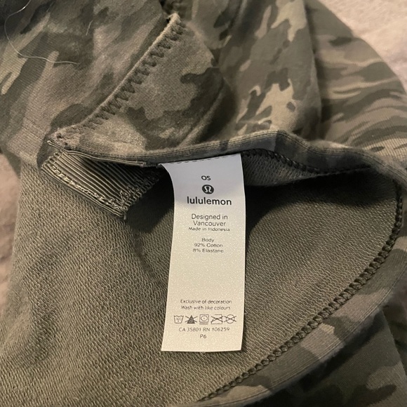 Lululemon Vinsaya Scarf Camo green - Picture 2 of 2